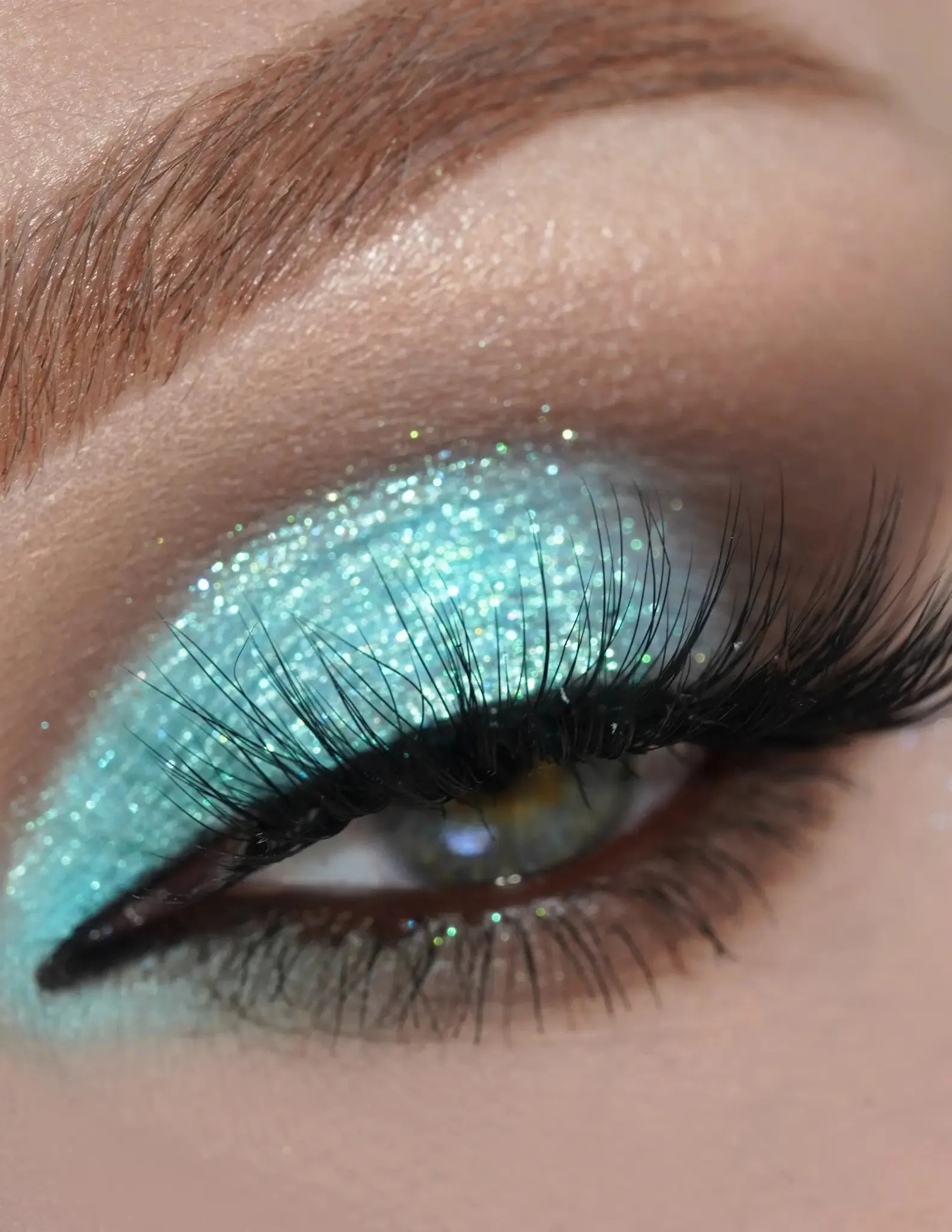 #28 Light Blue Eyeshadow Glitter